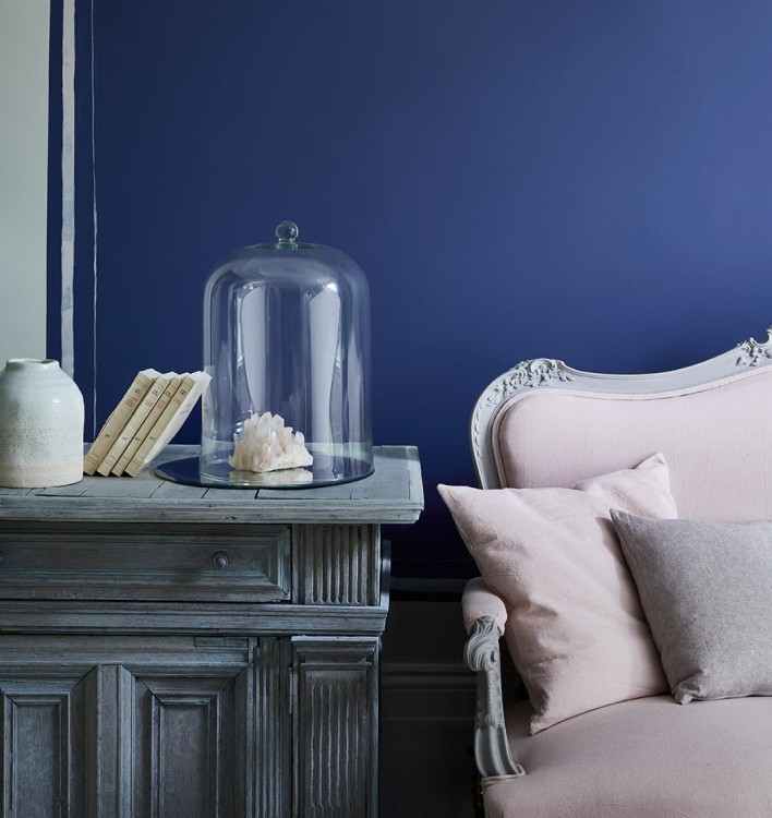 Annie-Sloan-Living-room-Wall-Paint-in-Napoleonic-Blue-Linen-Union-fabrics-Lifestyle-Portrait-3-1-1.jpg