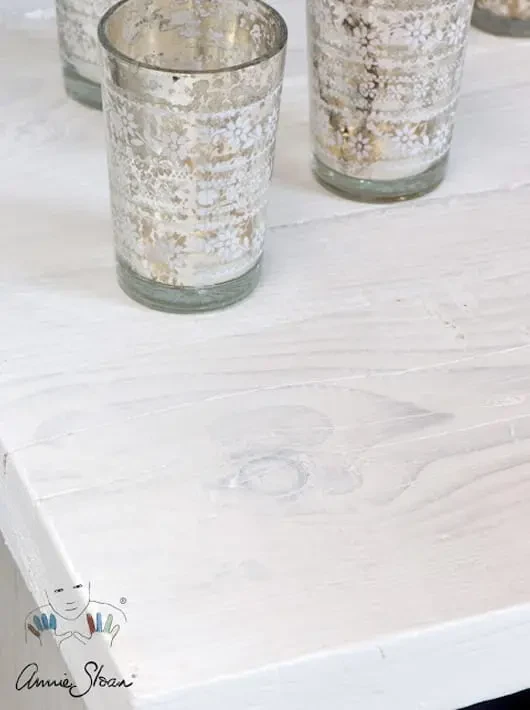 Pure - Fraba Kredowa Annie Sloan - widok blatu stołu po pobieleniu