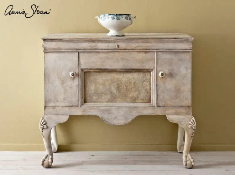 Stylizacja mebli farbą Annie Sloan Versailles