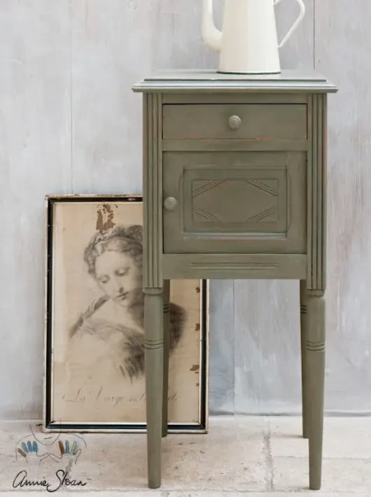 Komoda vintage malowana farbą Olive