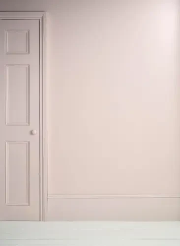 Pointe Silk - Farba satynowa Annie Sloan - przykład malowania drzwi i śćiany kolorem