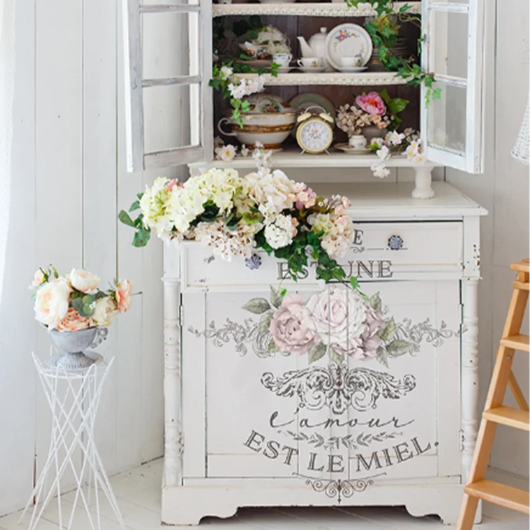 LAmour-Est-Le-Miel - transfer na kredensie